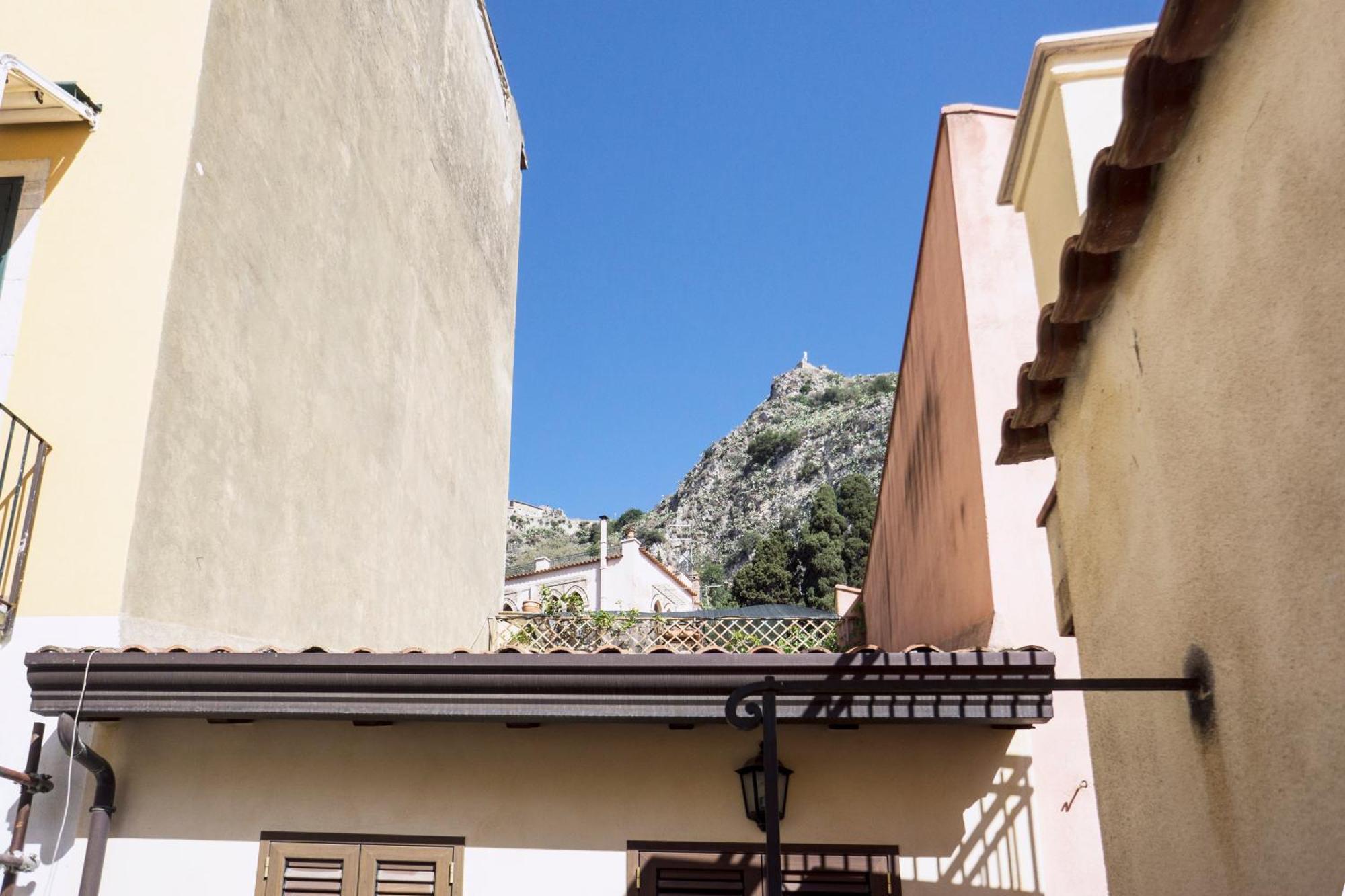Apartament Tina House - Il Cortile Nel Centro Storico Di Taormina Zewnętrze zdjęcie