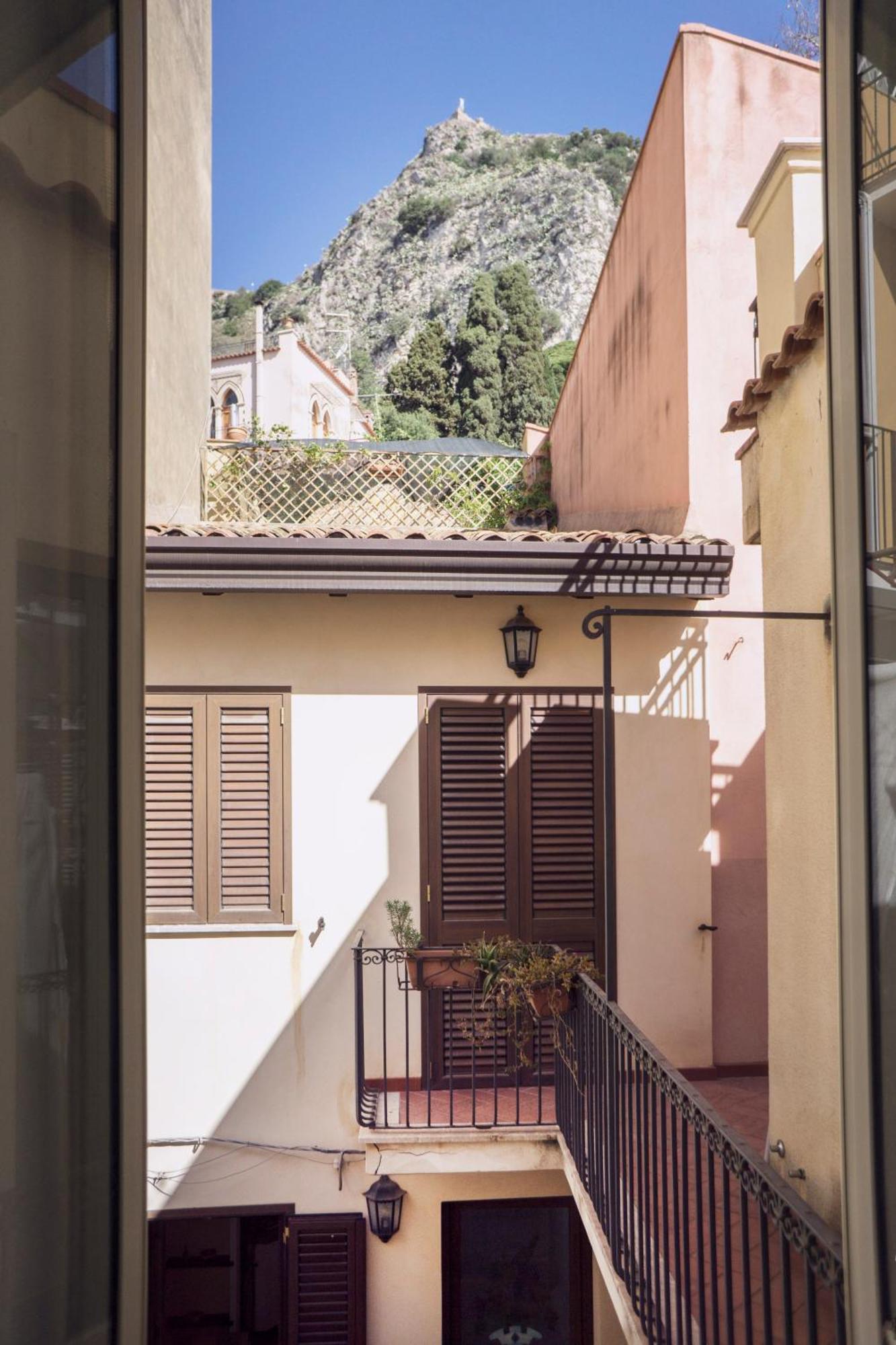 Apartament Tina House - Il Cortile Nel Centro Storico Di Taormina Zewnętrze zdjęcie