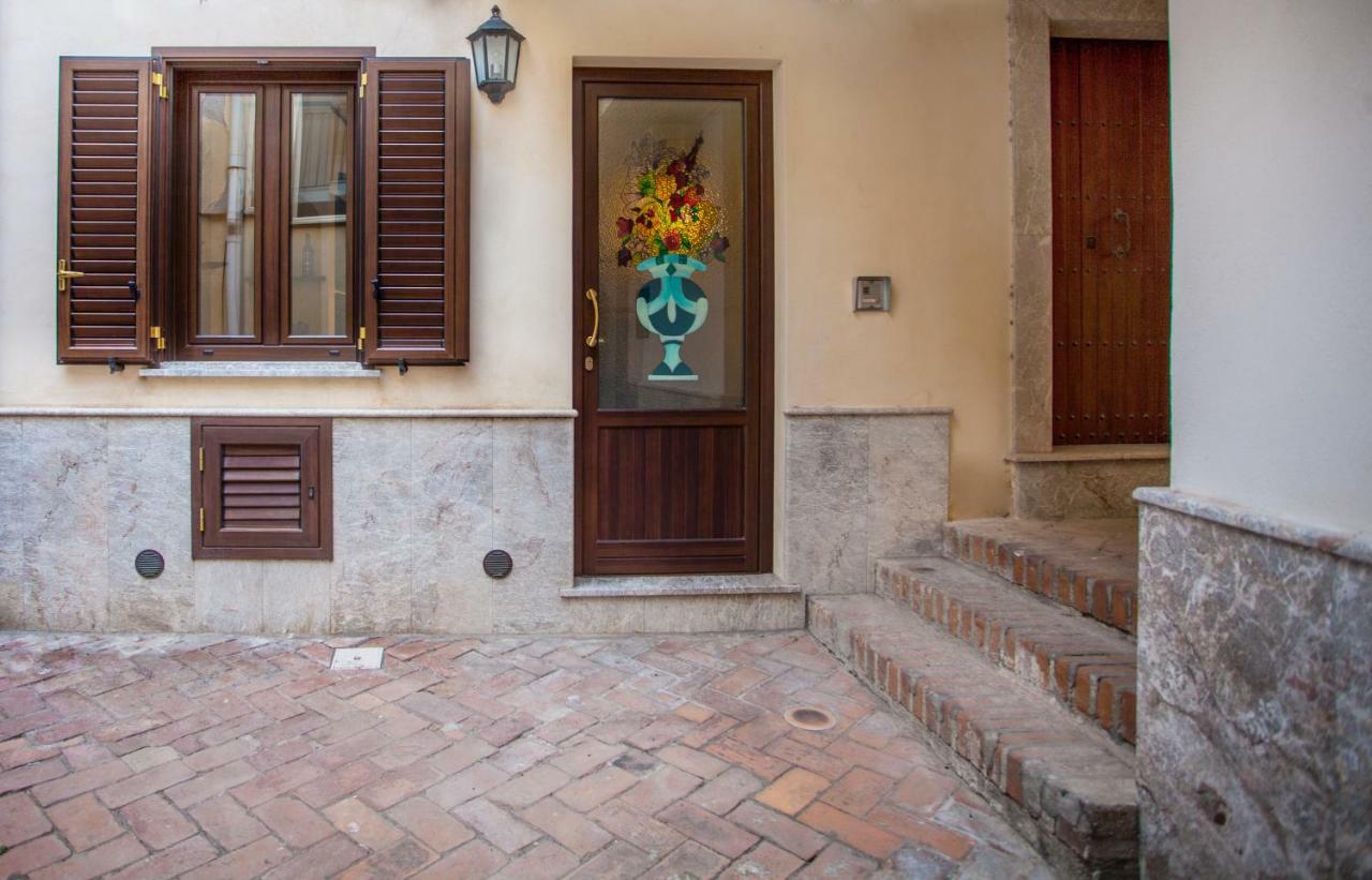 Apartament Tina House - Il Cortile Nel Centro Storico Di Taormina Zewnętrze zdjęcie